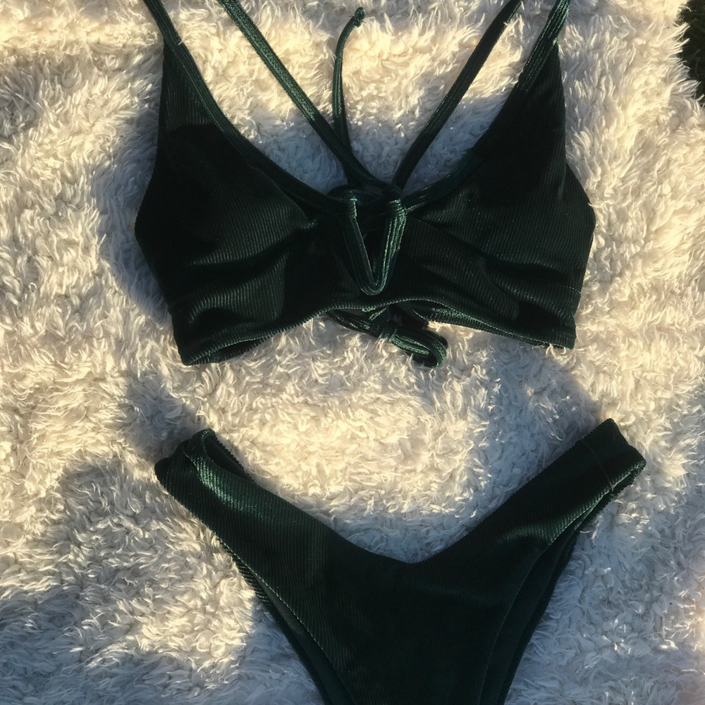 Bathing suits - Picture 2 of 5